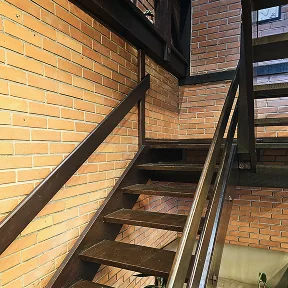 Escada interna do escritório MRO Advogados